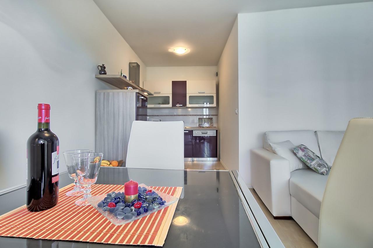 Summertime House With Apartment Umag Bagian luar foto