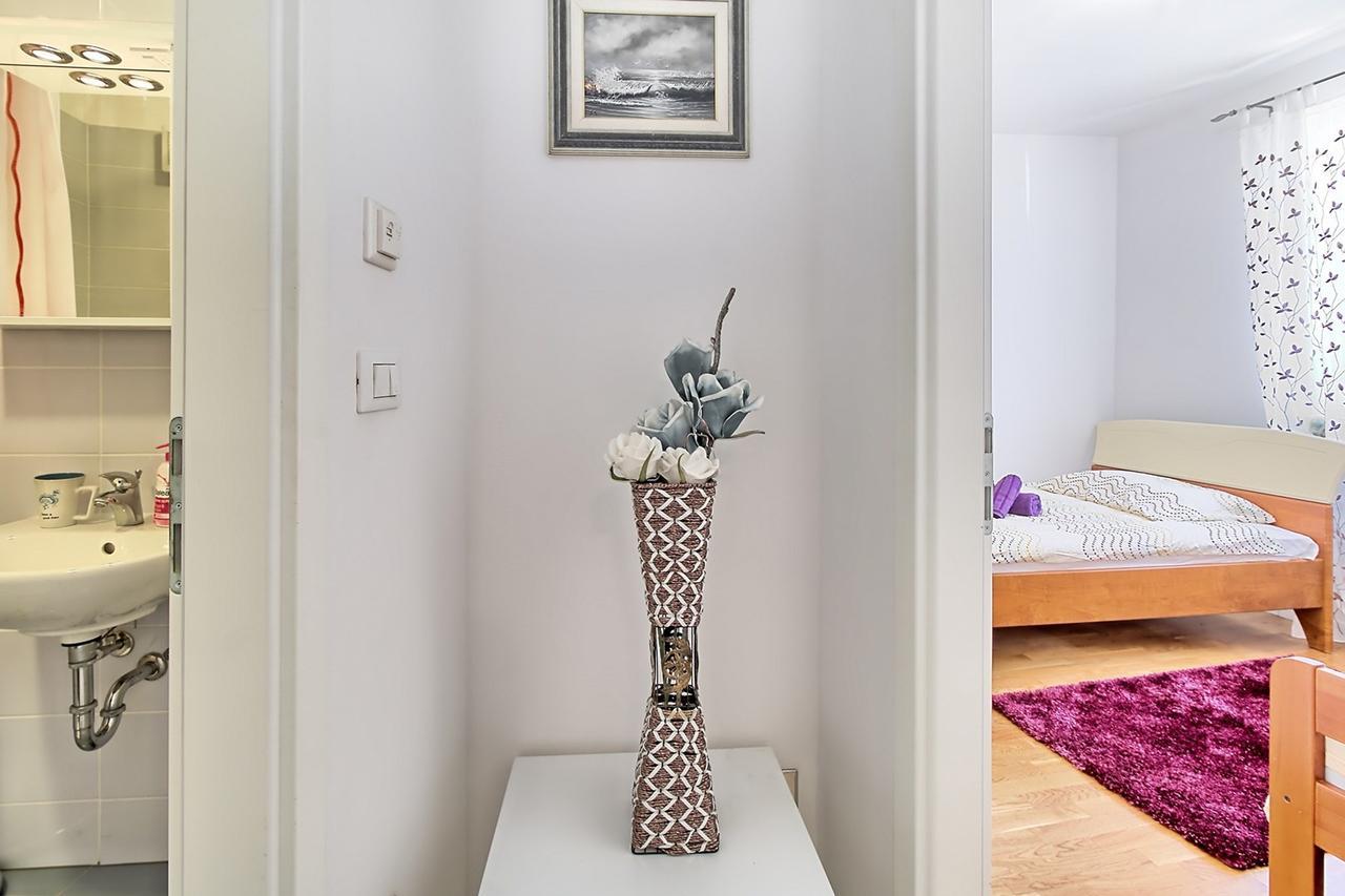 Summertime House With Apartment Umag Bagian luar foto