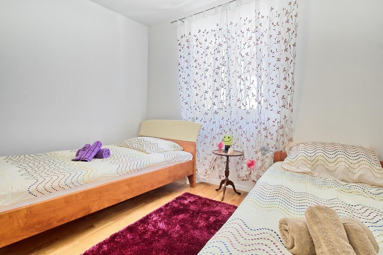 Summertime House With Apartment Umag Bagian luar foto