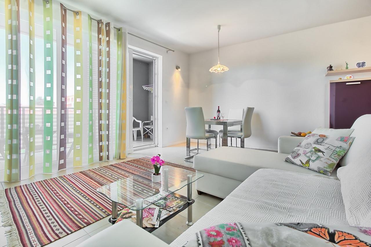 Summertime House With Apartment Umag Bagian luar foto