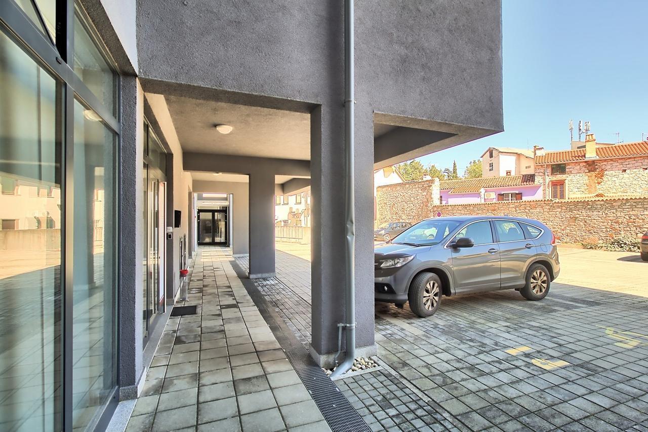 Summertime House With Apartment Umag Bagian luar foto