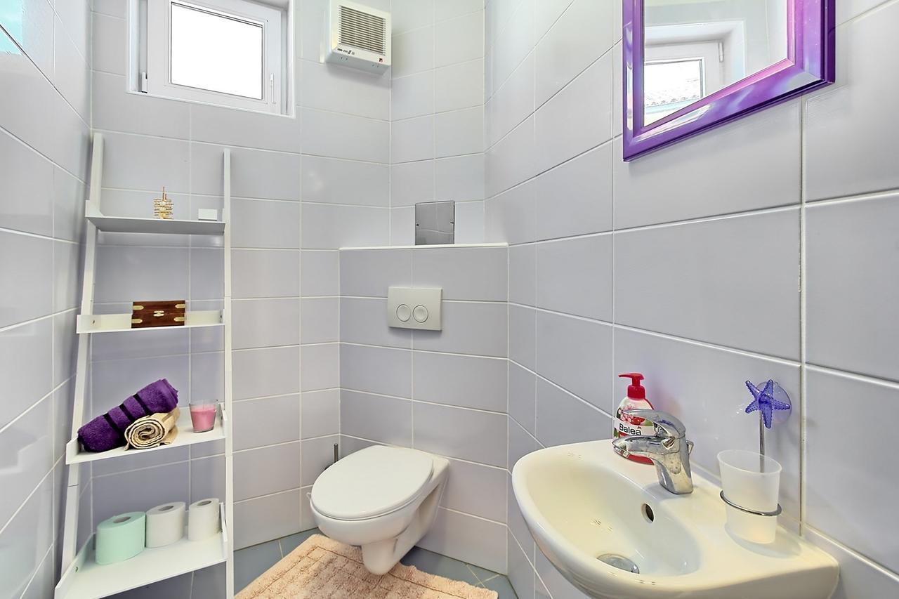 Summertime House With Apartment Umag Bagian luar foto