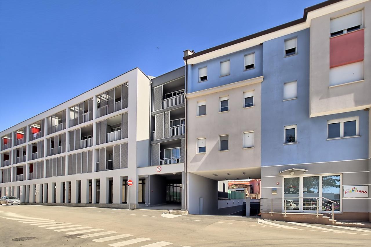 Summertime House With Apartment Umag Bagian luar foto